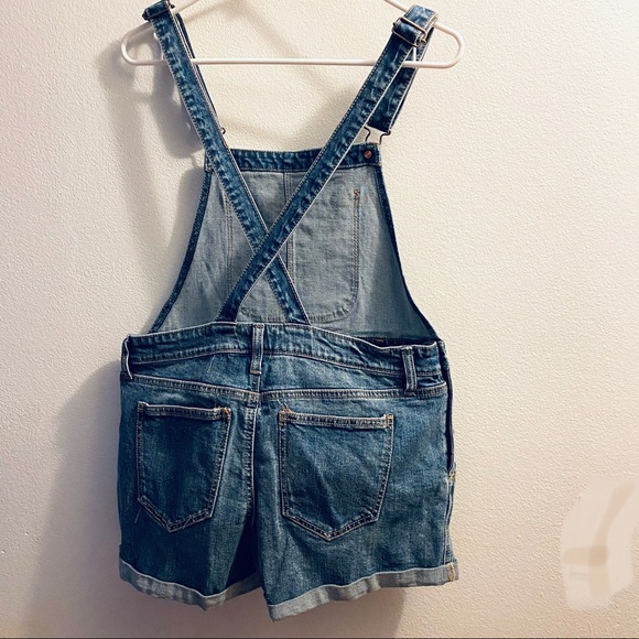 Old Navy Over-All Jean Shorts - Picture 3 of 7